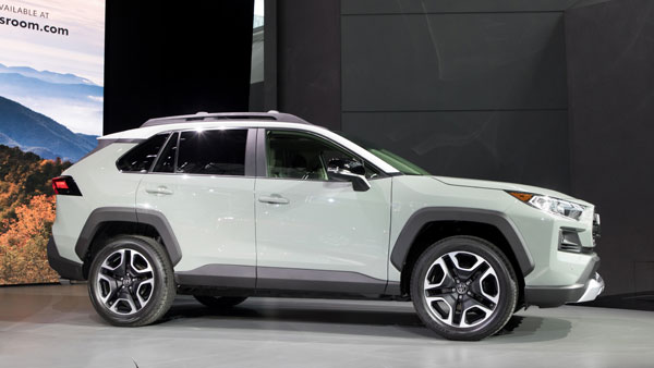 2018 New York Auto Show: Toyota RAV4 SUV Revealed; Specifications, Features & Images