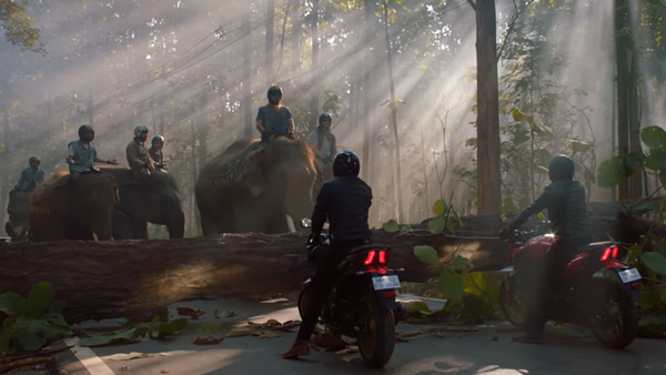Bajaj Dominar 400 'Haathi Mat Paalo' New Ads Reeleased
