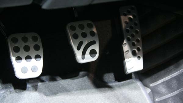 Drive-By-Wire vs Throttle Cable System: The Difference, The Pros & Cons — Which Is Better?