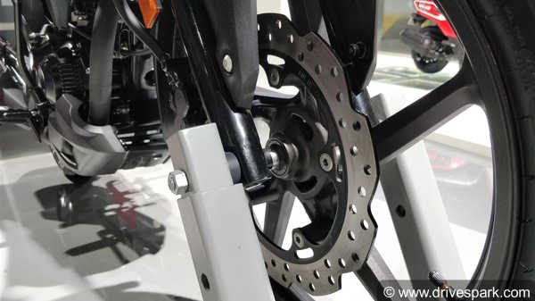 Honda X-Blade: Top Speed, Mileage, Acceleration, Fuel Capacity, Weight & More