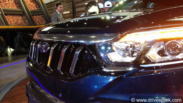 Mahindra XUV700 Spotted Testing In India — Specifications, Features & Images