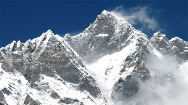 Why Planes Don’t Fly Over The Himalayas Or Tibet — We Explain The Actual Facts!