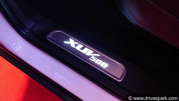 New Mahindra XUV500 Top Features: Retuned Engine, New Headlamps, Leather Seats, Smartwatch Connectivity & More
