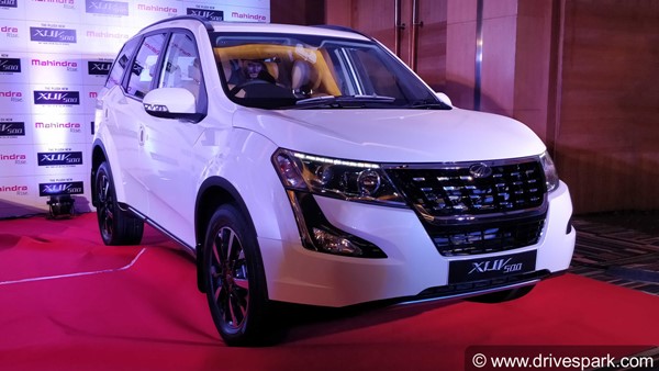 The 2018 Mahindra XUV500 returns a claimed mileage of 15kpl for the petrol model and 16kpl for the diesel variant.