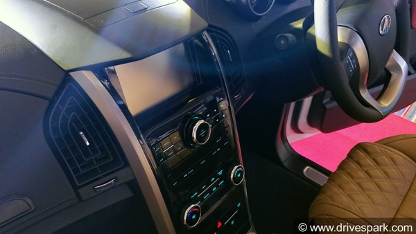 New Mahindra XUV500 Top Features: Retuned Engine, New Headlamps, Leather Seats, Smartwatch Connectivity & More