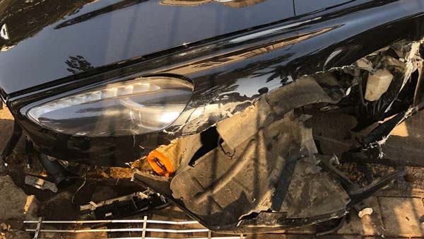 Aston Martin Rapide Crashed In Mumbai; Leaves The Front Right Quarter Mangled