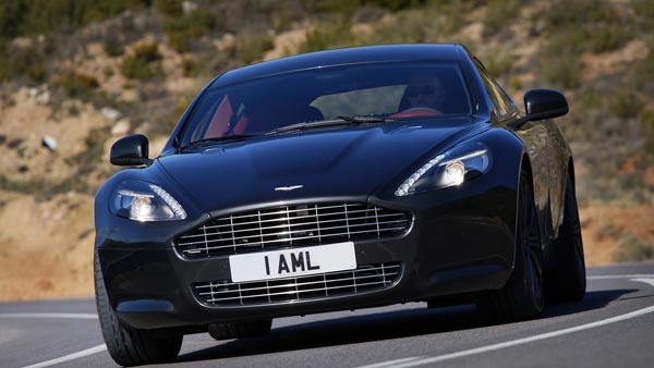 Aston Martin Rapide Crashed In Mumbai; Leaves The Front Right Quarter Mangled