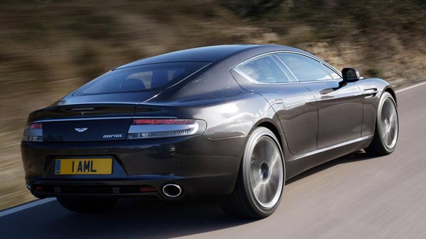 Aston Martin Rapide Crashed In Mumbai; Leaves The Front Right Quarter Mangled