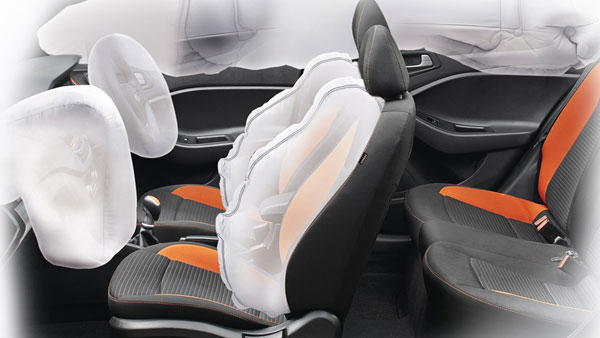 The side profile of the Hyundai i20 features a floating roof design with the blacked out C-pillar. The i20 Active is also equipped with roof rails and rear spoiler.