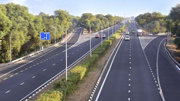 Express Highway Speed Limit In India Raised — New Speed Limit For Car Stands At 120km/h Express Highway Speed Limit In India Raised — New Speed Limit For Car Stands At 120km/h