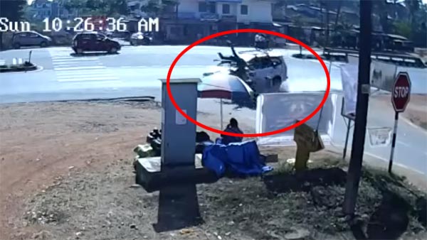 Toyota Innova Crashes Into Bajaj Pulsar; Three People Seriously Injured