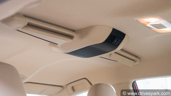 Toyota Yaris 2018 Top Features: Roof-Mounted AC, Gesture Conrols, Front Parking Sensors, TPMS & More