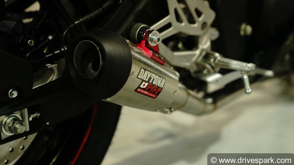 Yamaha R15 V3.0: Top Speed, Mileage, Acceleration, Fuel Capacity, Weight & More