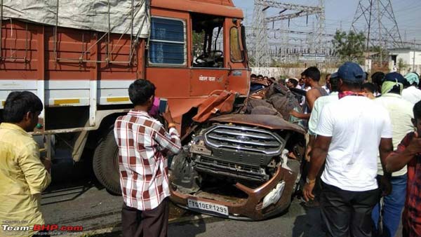 Ford EcoSport Tyres Burst On Highway Near Nizamabad; All Passengers Dead