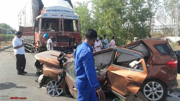 Ford EcoSport Tyres Burst On Highway Near Nizamabad; All Passengers Dead