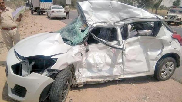 Husband And Wife Fight Causes Maruti Swift Accident; 4 Dead Husband And Wife Fight Causes Maruti Swift Accident; 4 Dead