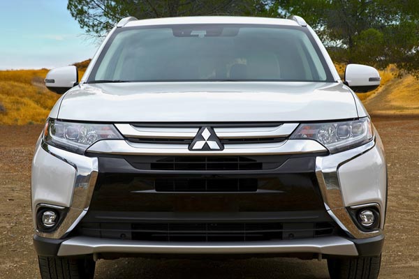 2018 Mitsubishi Outlander Starts Arriving At Dealerships Ahead Of Launch