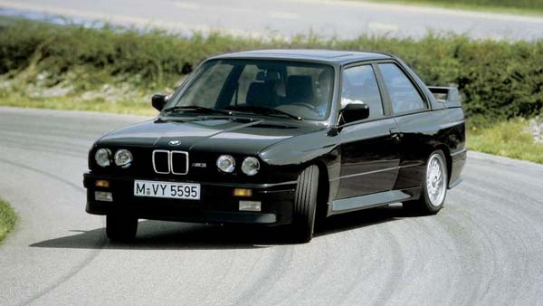 The BMW E30 3 Series 318i — A Fine Example Of A Restored Driver’s Car In India