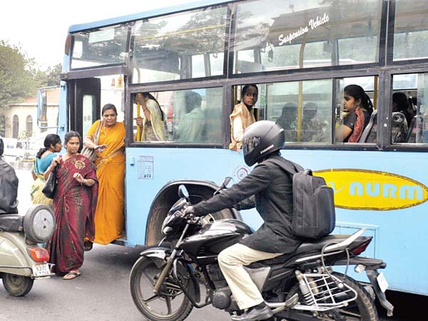 No Phone Calls While Driving For Bangalore Bus Drivers — BMTC Officials Pass New Instruction