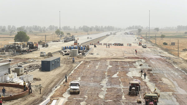 Delhi-Mumbai Expressway: Construction To Begin From December 2018 Says Nitin Gadkari