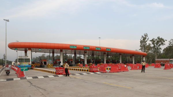 Madras High Court Orders NHAI To Construct Separate Lanes For VIPs & Judges At Toll Plazas Across The Country