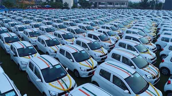 Surat Diamond Merchant Gifts 600 Renault Kwid, Maruti Celerio Employees For Diwali
