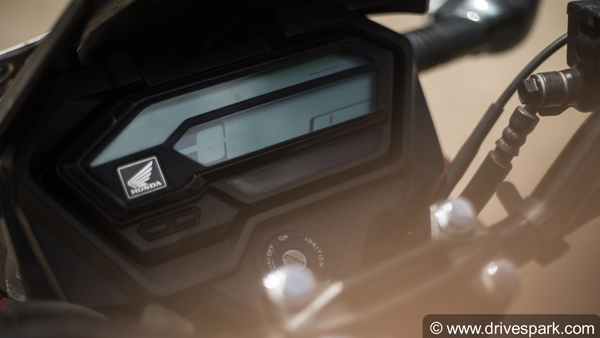 Honda X-Blade Review — A Style Statement In The Commuter Segment