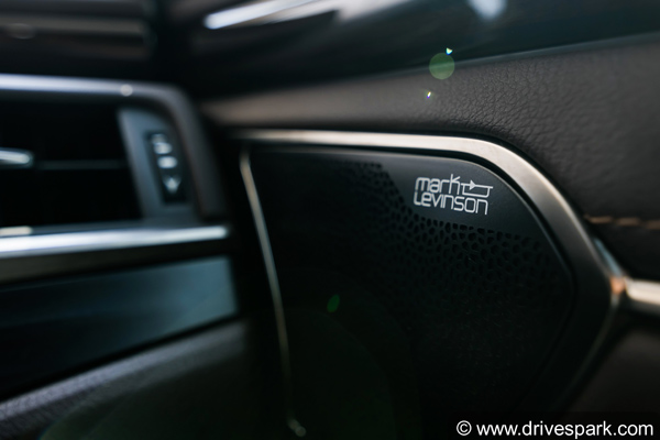 2018 Lexus ES 300h Review — Designed To Impress