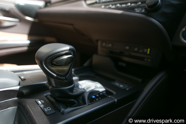 2018 Lexus ES 300h Review — Designed To Impress