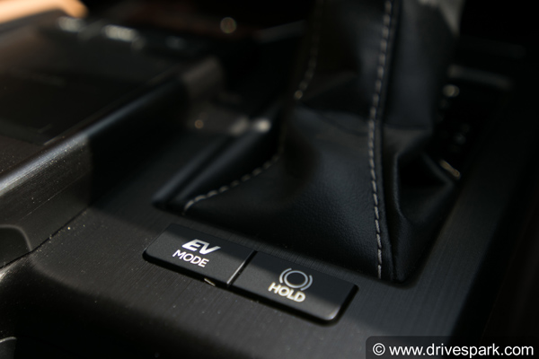 2018 Lexus ES 300h Review — Designed To Impress