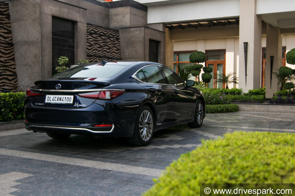 2018 Lexus ES 300h Review — Designed To Impress