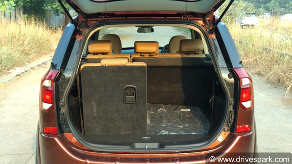 Mahindra XUV500 W11 Review — How ‘Plush & New’ Is It? Mahindra XUV500 W11 Review — How ‘Plush & New’ Is It?