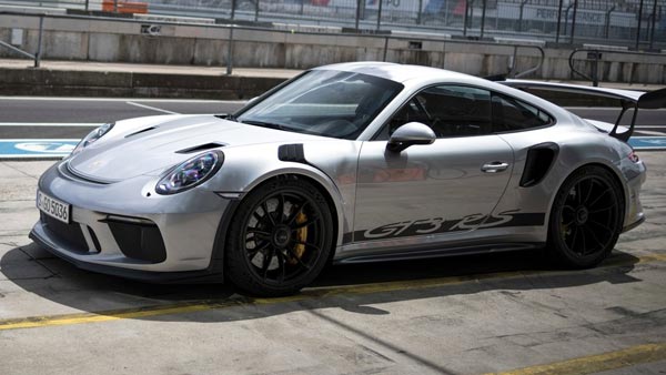 Porsche 911 GT3 RS (991) Ends Up In Some Nice Belgian Grass After Driver Misjudged A Corner