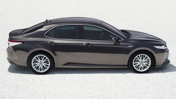 2018 Paris Motor Show: New Toyota Camry Hybrid Showcased — Cleaner And Smarter