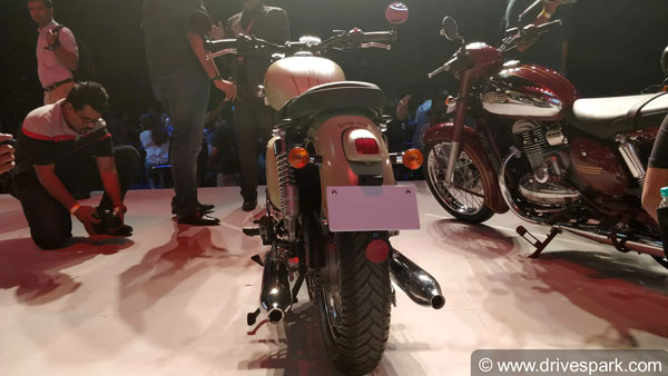 New Jawa Forty Two Bike Top Features To Know: Neo-Retro Design, Dual Exhaust, Off Set Meters, ABS & Liquid-Cooled Engine