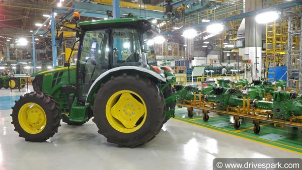 John Deere 3028EN Launched In India: John Deere 3028EN Images, Specifications & Details