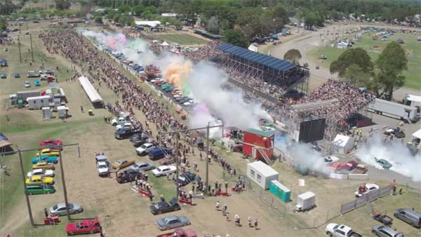 Burnout World Record: Australians Organise Biggest Burnout In The World — Video & Details Burnout World Record: Australians Organise Biggest Burnout In The World — Video & Details