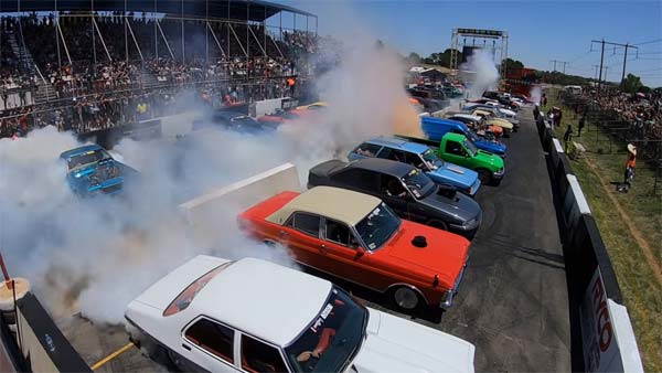 Burnout World Record: Australians Organise Biggest Burnout In The World — Video & Details Burnout World Record: Australians Organise Biggest Burnout In The World — Video & Details