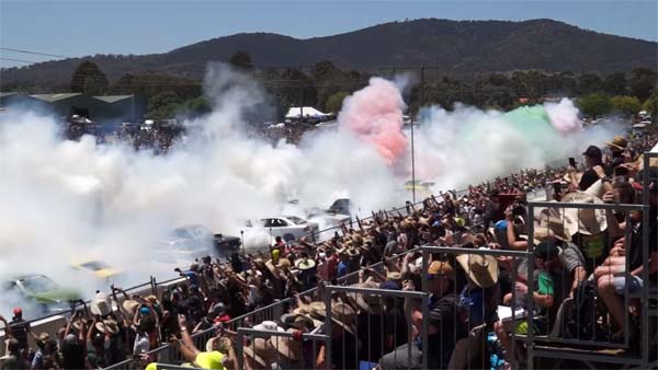 Burnout World Record: Australians Organise Biggest Burnout In The World — Video & Details Burnout World Record: Australians Organise Biggest Burnout In The World — Video & Details