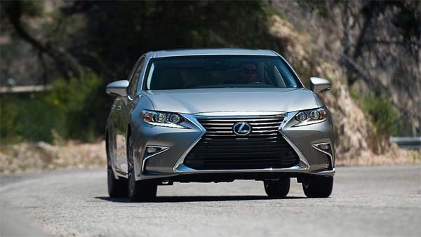 Driver Error: Lexus Accelerates Without Driver Inside It After Being Left In Drive Mode