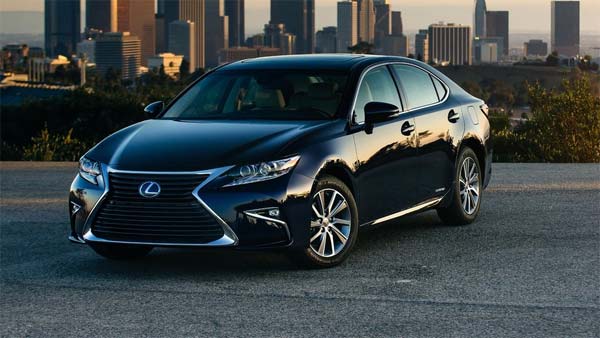 Driver Error: Lexus Accelerates Without Driver Inside It After Being Left In Drive Mode