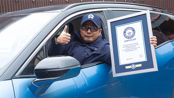 Electric Car Climbs 5,000 Metres Up To Set A New Guinness World Record