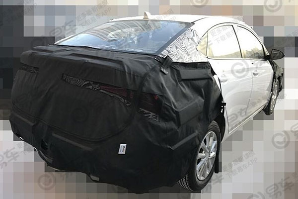 Hyundai Verna Facelift Spotted Testing: Launch in 2020