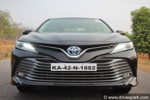 2019 toyota camry front profile