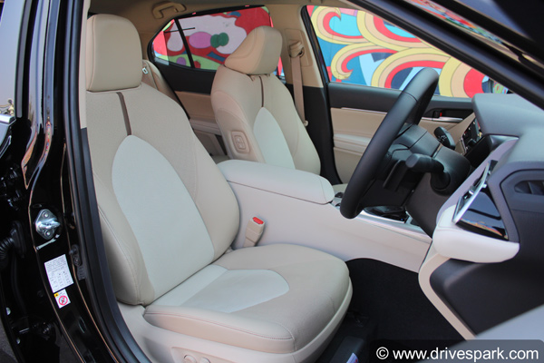 2019 toyota camry front seats