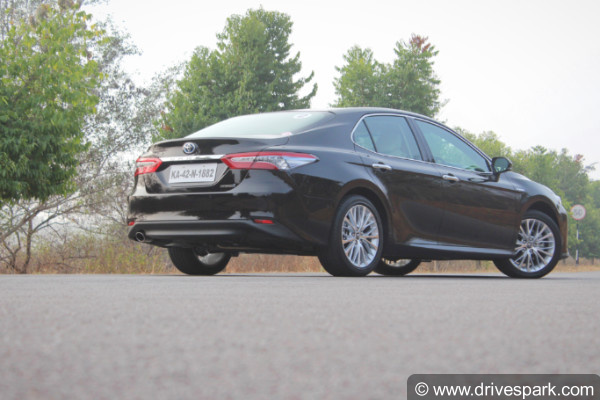 2019 toyota camry rear