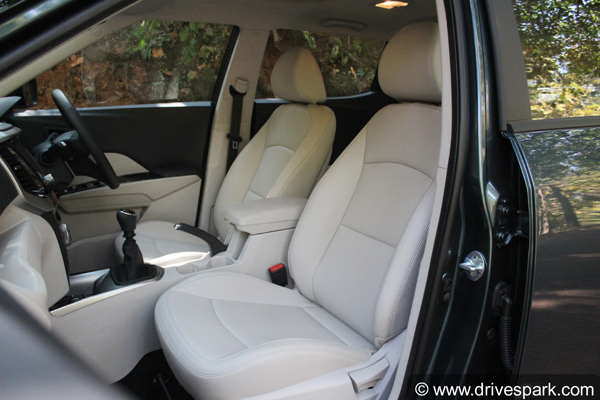 Mahindra XUV300 Bookings