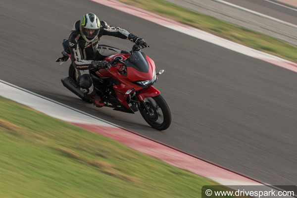 hero xtrme 200s cornering shot