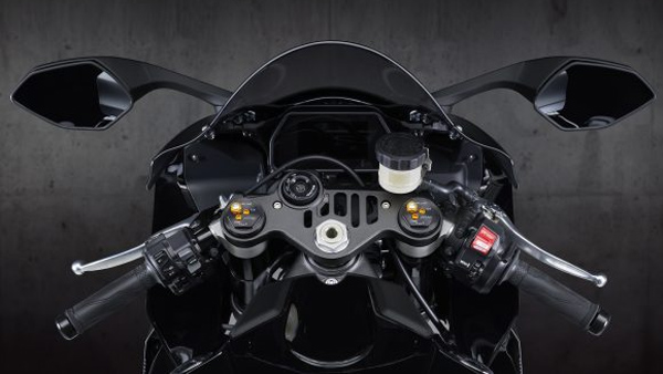 2020 Yamaha R1 & R1M Revealed: Features Latest Technology, Advanced Riding Aids & Updated Engine 2020 Yamaha R1 & R1M Revealed: Features Latest Technology, Advanced Riding Aids & Updated Engine