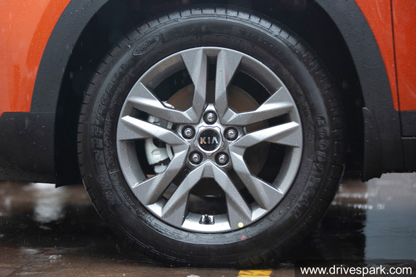 Kia Seltos Review: Powerfully Surprising First Drive & Details